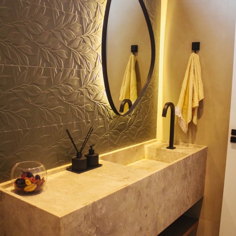 Lavabo planejado com bancada esculpida